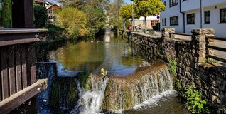 Die Quellen in Aidlingen bringen trotz des trockenen Sommers noch genügend Wasser, besonders der Aidursprung.